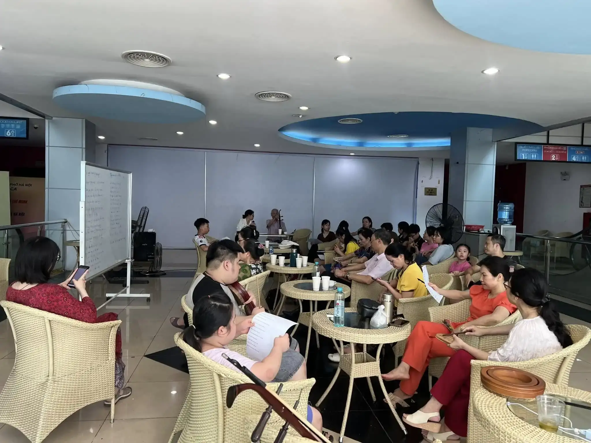 Một buổi sinh hoạt của clb nghệ thuật hát Xẩm Hà Nội tại rạp Kim Đồng - 19 Hàng Bài