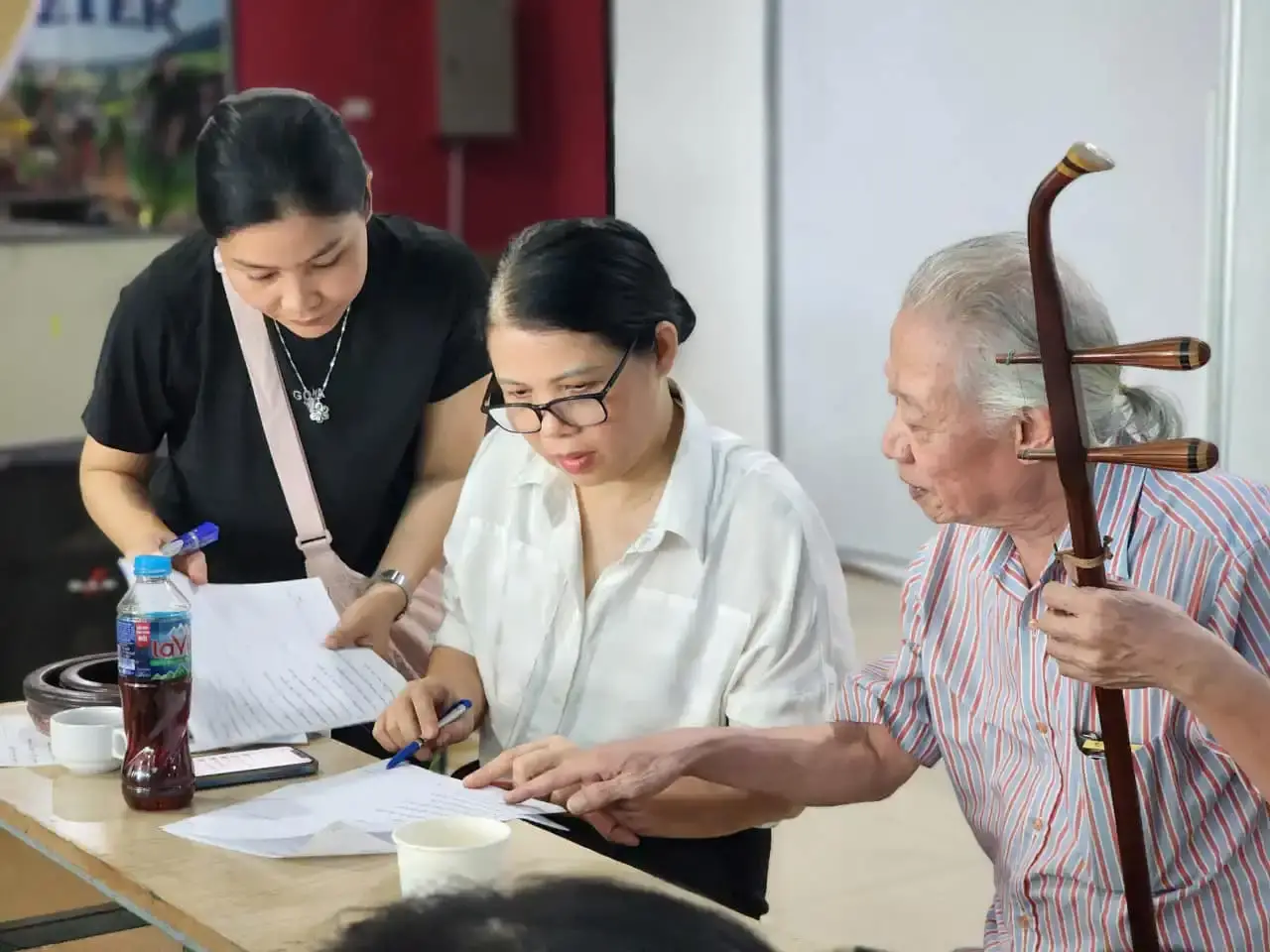 Một buổi sinh hoạt của clb nghệ thuật hát Xẩm Hà Nội tại rạp Kim Đồng - 19 Hàng Bài